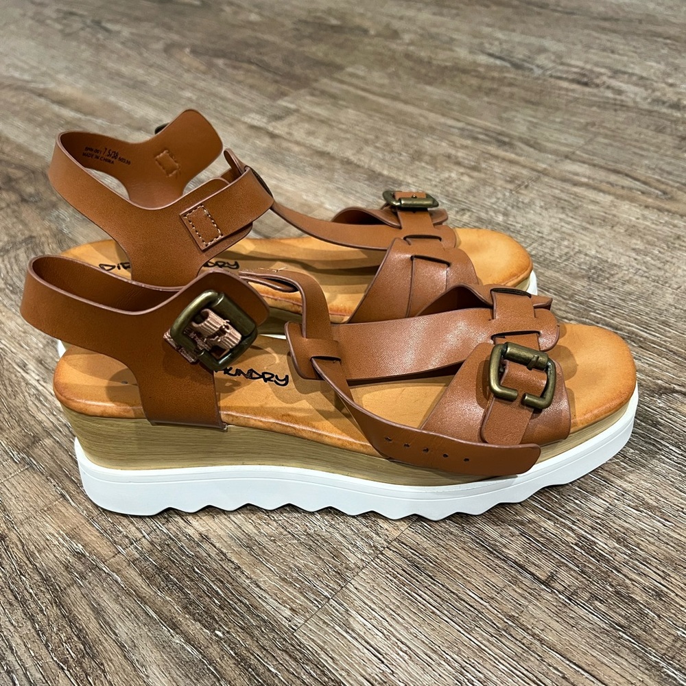Dirty Laundry white and brown platform sandals